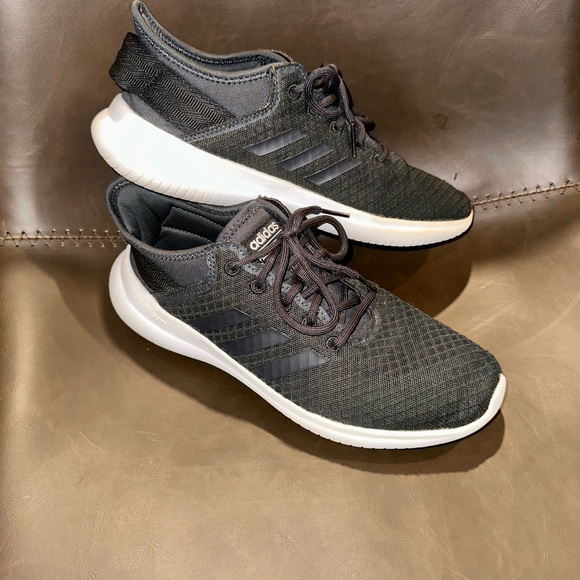 GUC! Adidas cloudfoam sneakers, size 8 1/2! - Picture 12 of 14